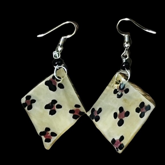 Handcrafted horn earrings, made in Africa. Benefits charity. - Picture 2 of 11